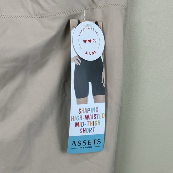 NWT Assets by Spanx Nude Shaping High Waisted Mid Thigh Short Size‎ 1X - Picture 3 of 5
